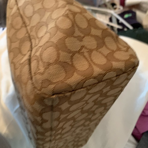 Coach purse 11.5 x 12 x 5. Great condition. Smoke free/pet friendly home. - Picture 9 of 12
